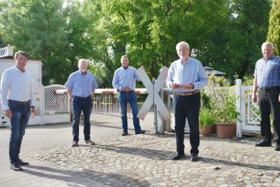 v.l.: Guido Gutsche, Josef Schmedding, Henrich Berkhoff (stellv. Fraktionsvors./Tnnishuschen), Franz-Josef Buschkamp und Paul Tegelkmper (Vors. des Kreisbauausschusses)