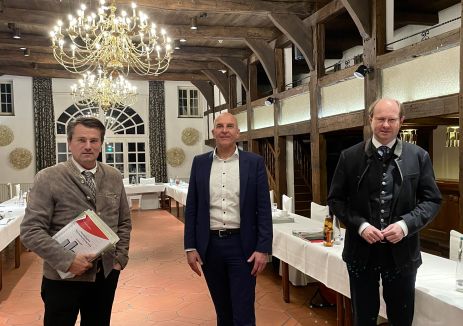 Bild von links: Guido Gutsche, Erster Landesrat Dr. Georg Lunemann, Landrat Dr. Olaf Gericke